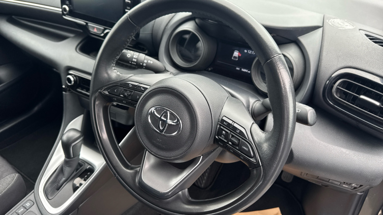 Toyota Yaris 1.5 Hybrid Design 5dr CVT Hybrid Hatchback